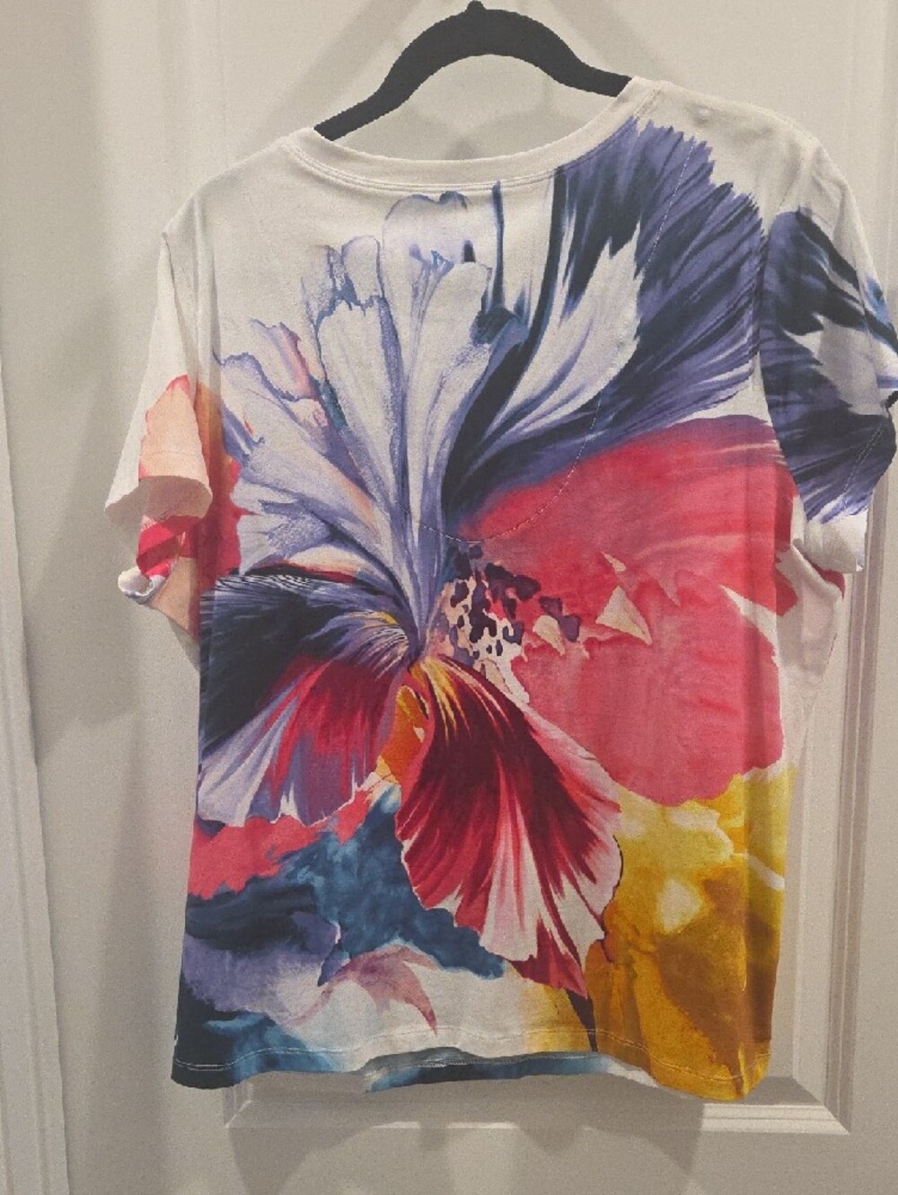 Chico's White V-Neck Short Sleeve Top with Multicolor Floral Print SIZE 3 - Picture 3 of 3